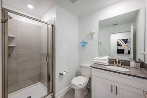 Luxury Chic Modern Home Prime Location