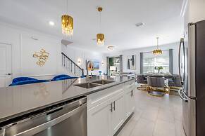 Luxury Chic Modern Home Prime Location