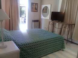 Dark Green House - Chacras de Coria