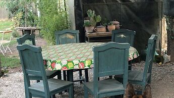 Dark Green House - Chacras de Coria