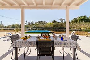 White Villa With Swimming Pool