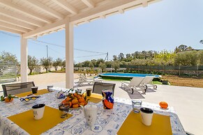 White Villa With Swimming Pool