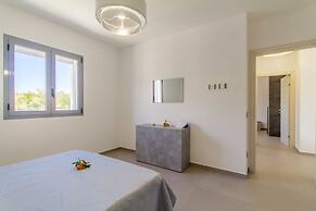 White Villa With Swimming Pool