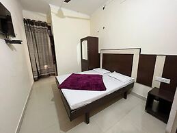 Goroomgo Blessing Inn Jalandhar