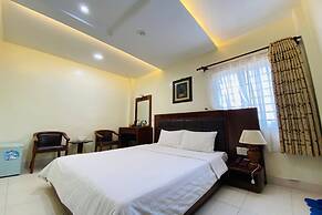 Binh Hung Hotel