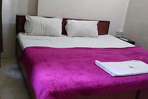 Goroomgo Raja Guest House Jalandhar