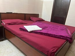 Goroomgo Raja Guest House Jalandhar