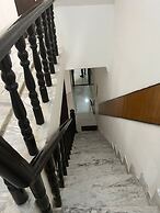 Goroomgo Raja Guest House Jalandhar