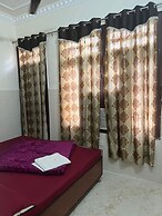 Goroomgo Raja Guest House Jalandhar