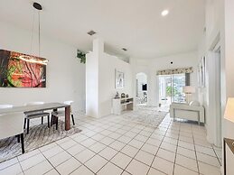 Grand Luxury Deluxe 4BR Pool Home Near Disney