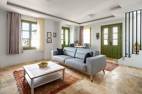 Rustic House With View Balcony in Ayvalik