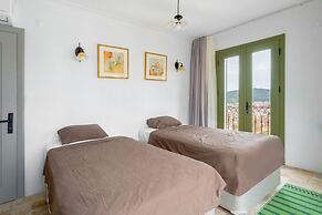 Rustic House With View Balcony in Ayvalik