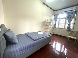 2B Cozy Hostel