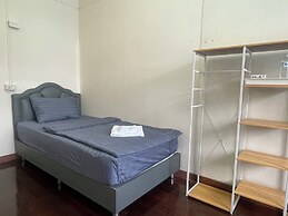 2B Cozy Hostel