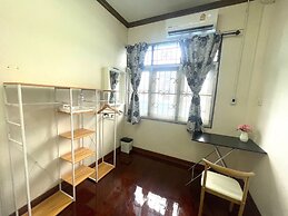 2B Cozy Hostel