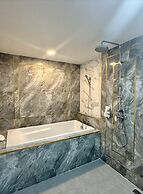 arunsakhon luxury condo