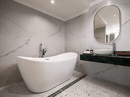 L'Signature Hotel & Spa