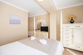 Villa Vinovo 3 En-suite Bedroom Apartment