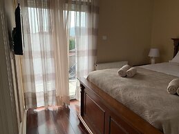 Villa Vinovo 3 En-suite Bedroom Apartment