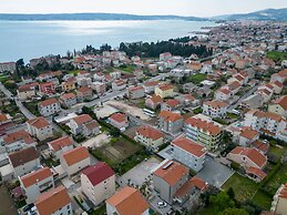 Double bed Room With Private Bathroom and Balcony