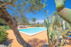 Masseria Le Palmentelle Pool And Garden