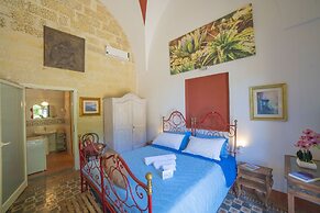 Masseria Le Palmentelle Pool And Garden
