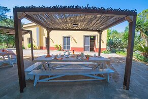 Masseria Le Palmentelle Pool And Garden