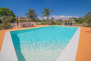 Masseria Le Palmentelle Pool And Garden