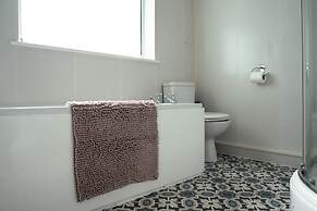 Inviting 4-bed House in Kettering