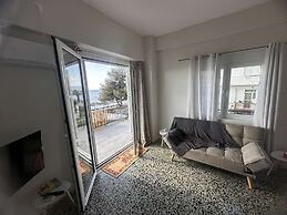 Agioi Theodoroi Beach view Modern Apt