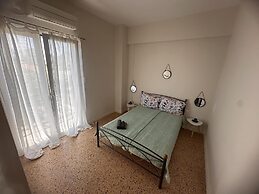 Agioi Theodoroi Beach view Modern Apt