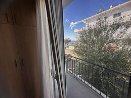 Agioi Theodoroi Beach view Modern Apt