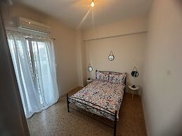 Agioi Theodoroi Beach view Modern Apt