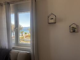Agioi Theodoroi Beach view Modern Apt