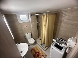 Agioi Theodoroi Beach view Modern Apt