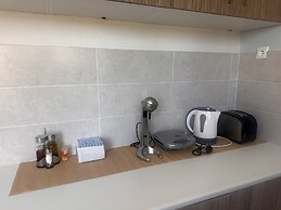 Agioi Theodoroi Beach view Modern Apt