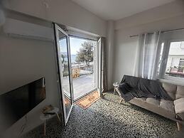 Agioi Theodoroi Beach view Modern Apt