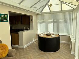 Bungalow-2bed-1bath-petfriendly-parking