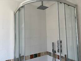 Bungalow-2bed-1bath-petfriendly-parking