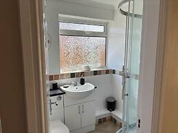 Bungalow-2bed-1bath-petfriendly-parking