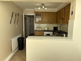 Bungalow-2bed-1bath-petfriendly-parking