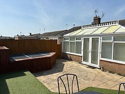 Bungalow-2bed-1bath-petfriendly-parking