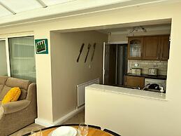 Bungalow-2bed-1bath-petfriendly-parking