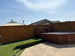 Bungalow-2bed-1bath-petfriendly-parking