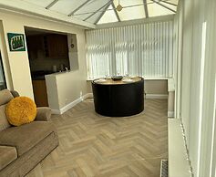 Bungalow-2bed-1bath-petfriendly-parking