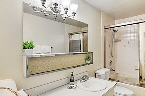 Pet Friendly West Anchorage Home Near Airport! by RedAwning