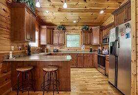 Moonshine Hollow 3 Bedroom Cabin by RedAwning