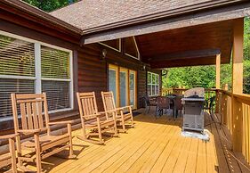 Moonshine Hollow 3 Bedroom Cabin by RedAwning