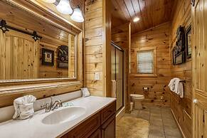 Moonshine Hollow 3 Bedroom Cabin by RedAwning