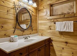Moonshine Hollow 3 Bedroom Cabin by RedAwning